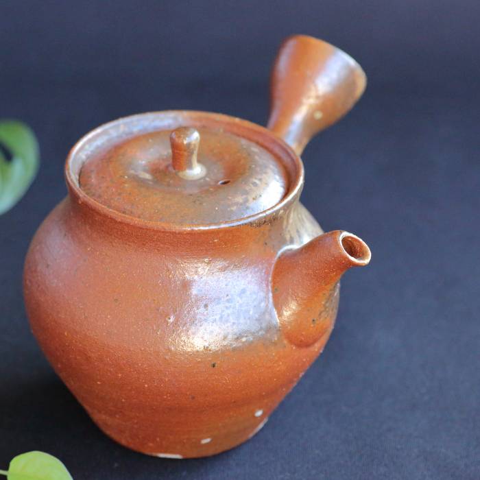 Chaki-chaki English version - Hiromi Yamamoto, non-glazed anagama wood-fired pottery teapot 310ml, Bankoyaki kyusu, wood box Chaki-chaki English version - Hiromi Yamamoto, non-glazed anagama wood-fired pottery teapot 310ml, Bankoyaki kyusu, wood box