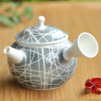 Ayano Hitotsumatsu, porcelain gradation kyusu 160ml, hakuji teapot, Japanese Tokonameyaki teaware